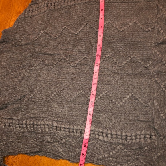 Gray poncho with tassel trim - Picture 6 of 8